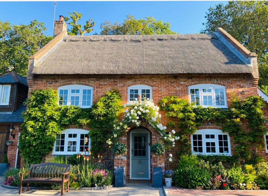 Little Woodside A Beautiful New Forest Self Contained Private Luxury Annexe ニュー・ミルトン エクステリア 写真